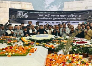 জিয়াউর রহমান ও খালেদা জিয়ার কবর জিয়ারত ঢাবি সাদা দলের