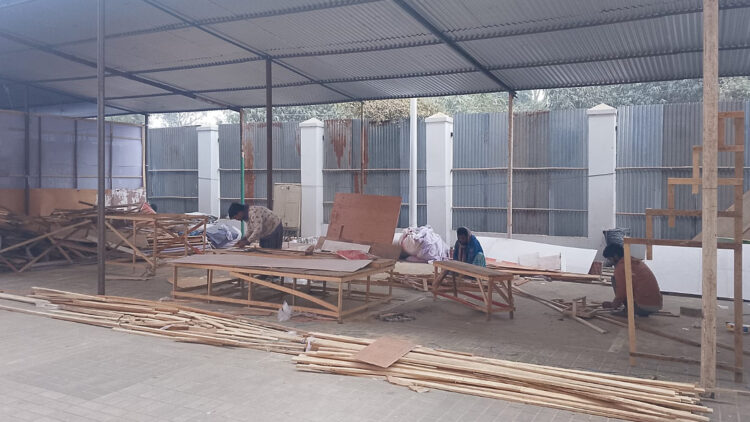 নারায়ণগঞ্জের পূর্বাচলের বাংলাদেশ-চায়না ফ্রেন্ডশিপ এক্সিবিশন সেন্টারে (বিসিএফসি) চলছে ৩০তম ঢাকা আন্তর্জাতিক বাণিজ্য মেলা (ডিআইটিএফ)। তবে এখনো চলছে স্টল নির্মাণের কাজ।