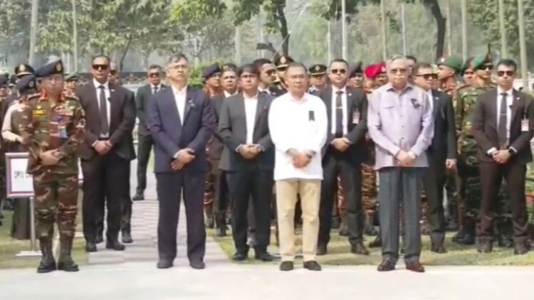 পিলখানা ট্র্যাজেডির ১৭ বছর: শহীদদের কবরে রাষ্ট্রপতি ও প্রধানমন্ত্রীর শ্রদ্ধা