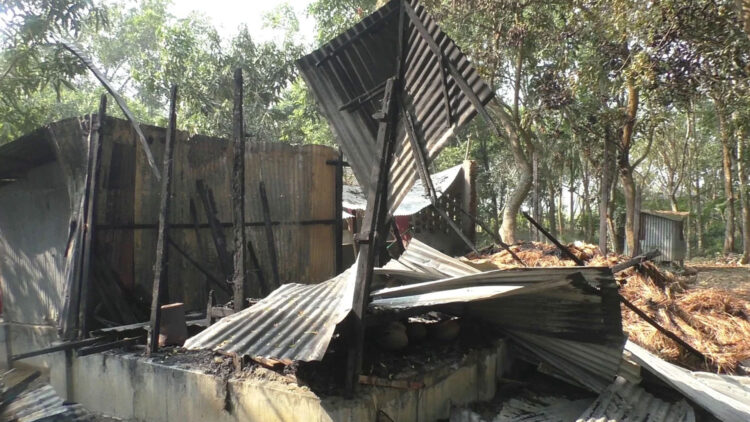 নড়াইলে বিএনপি নেতার বাড়িতে অগ্নিসংযোগ