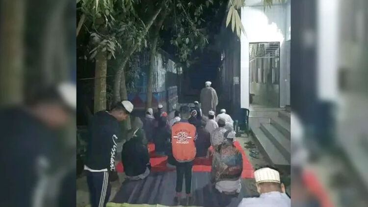 ইমাম নিয়োগে দ্বন্দ্ব: সিরাজগঞ্জে মসজিদে তালা