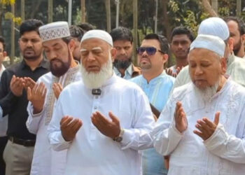 বিচারের মাধ্যমেই দেশ কলঙ্কমুক্ত হবে: পিলখানা শহীদদের কবর জিয়ারতে জামায়াত আমীর