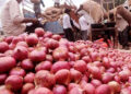প্রথম রোজাতেই উত্তপ্ত পেঁয়াজের বাজার: কেজিতে বাড়ল ১০-১৫ টাকা
