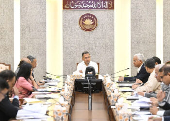 সচিবালয়ে প্রধানমন্ত্রীর বৈঠক: ফ্যামিলি কার্ডে অগ্রাধিকার পাবেন নারীরা