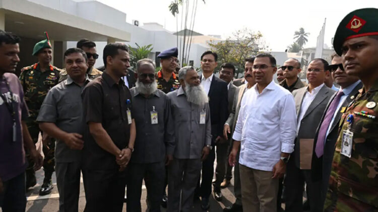 ‘তুই নূর না?’—মায়ের পুরোনো কর্মচারীকে দেখেই চিনে ফেললেন প্রধানমন্ত্রী