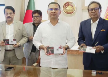 প্রধানমন্ত্রীর হাত ধরে একুশের স্মারক ডাকটিকিট অবমুক্ত