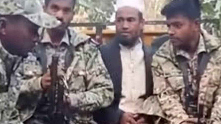 পটুয়াখালী-১: মির্জাগঞ্জে ভোটারদের টাকা দেওয়ার সময় জামায়াত নেতা আটক