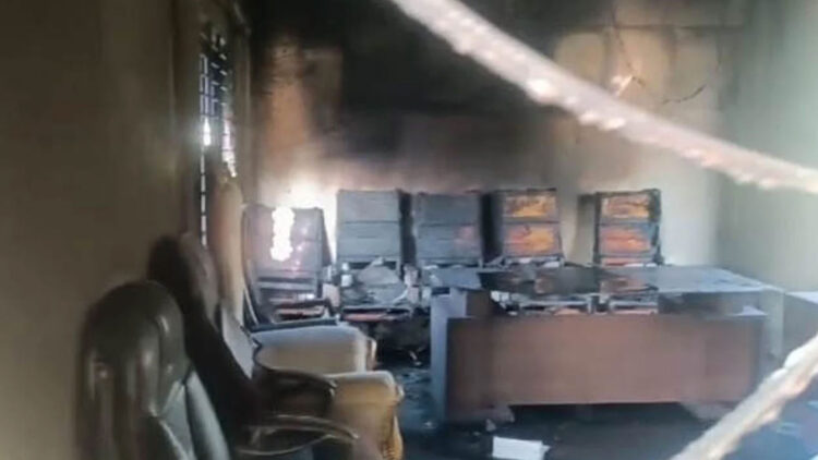 রূপগঞ্জে বিএনপি কার্যালয়ে দুর্বৃত্তদের অগ্নিসংযোগ, পুড়েছে আসবাবপত্র