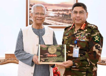 রাষ্ট্রীয় গুরুত্বপূর্ণ ইস্যু নিয়ে আলোচনা: প্রধান উপদেষ্টার সঙ্গে সেনাপ্রধানের সাক্ষাৎ