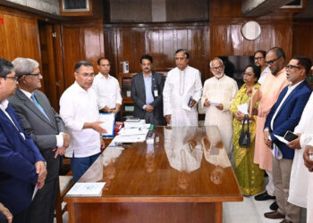 পরিচ্ছন্নতাকর্মীদের জন্য প্রধানমন্ত্রীর বিশেষ ঈদ উপহার: জনপ্রতি ৫,০০০ টাকা