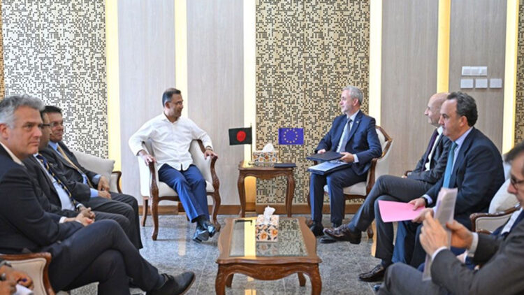 উন্নয়ন ও সংস্কারে পাশে থাকার আশ্বাস: প্রধানমন্ত্রীর সঙ্গে ইইউ প্রতিনিধিদের সাক্ষাৎ